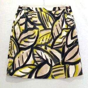 212 Collection women's size 14 Lined skirt pleated at front pockets *